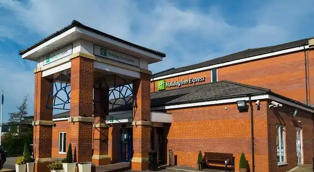 Holiday Inn Express East Aussenansicht