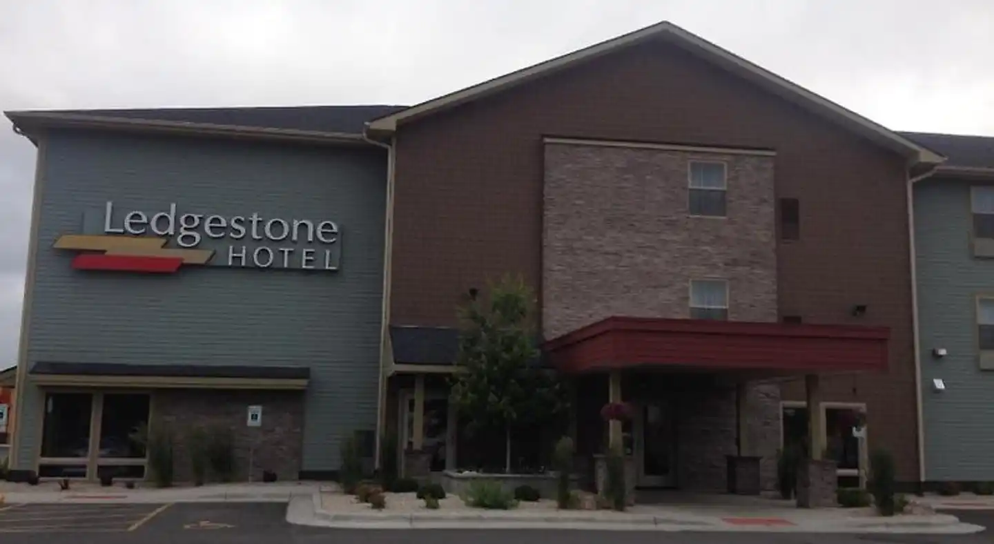 Ledgestone Hotel Billings Aussenansicht