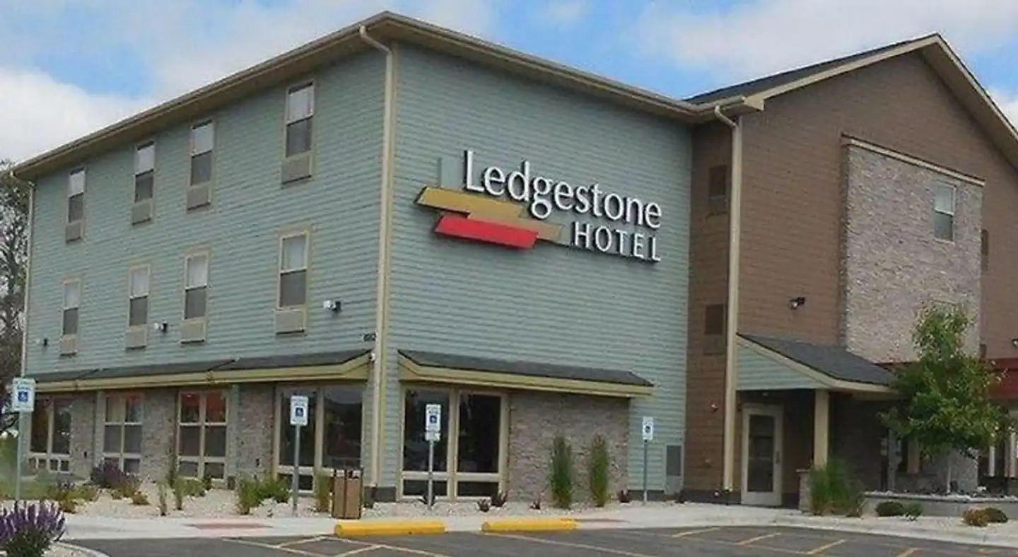 Ledgestone Hotel Billings Aussenansicht