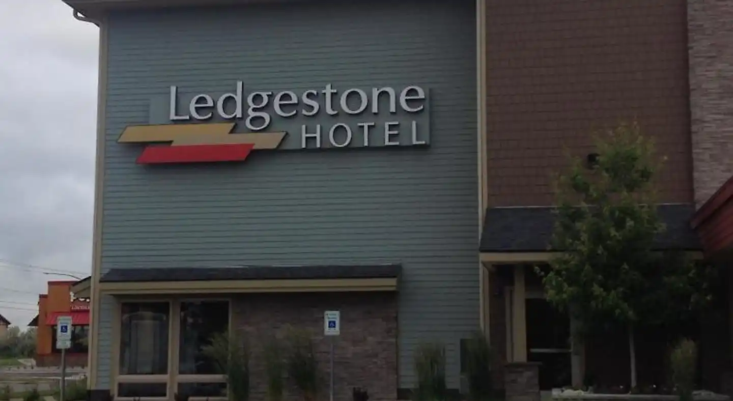 Ledgestone Hotel Billings Aussenansicht