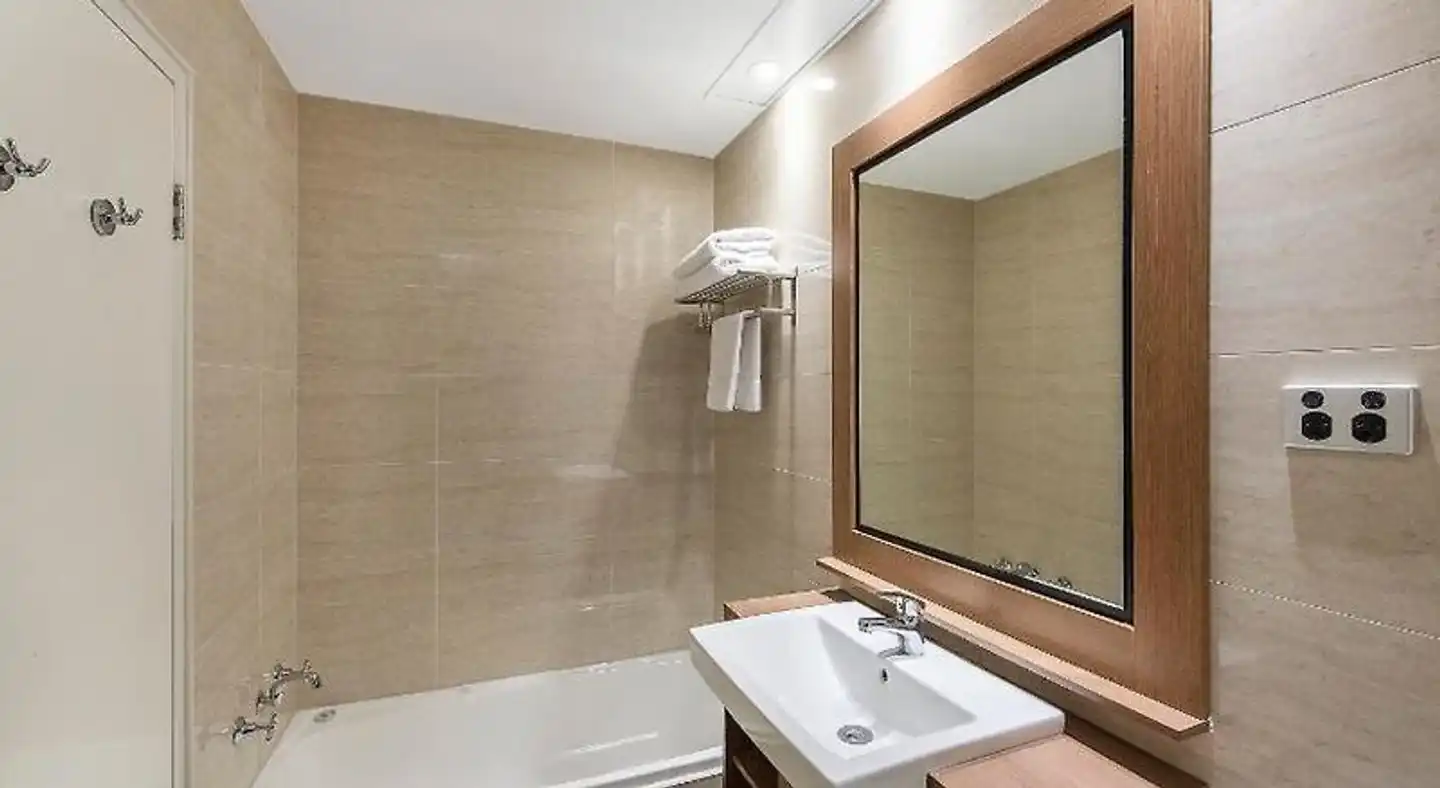Quality Hotel Ambassador Perth Badezimmer