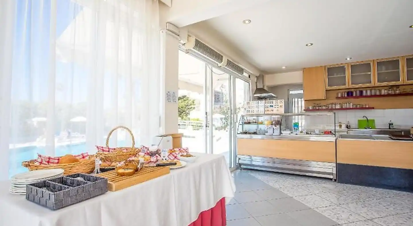 Irinna Hotel-Apartments Restaurant
