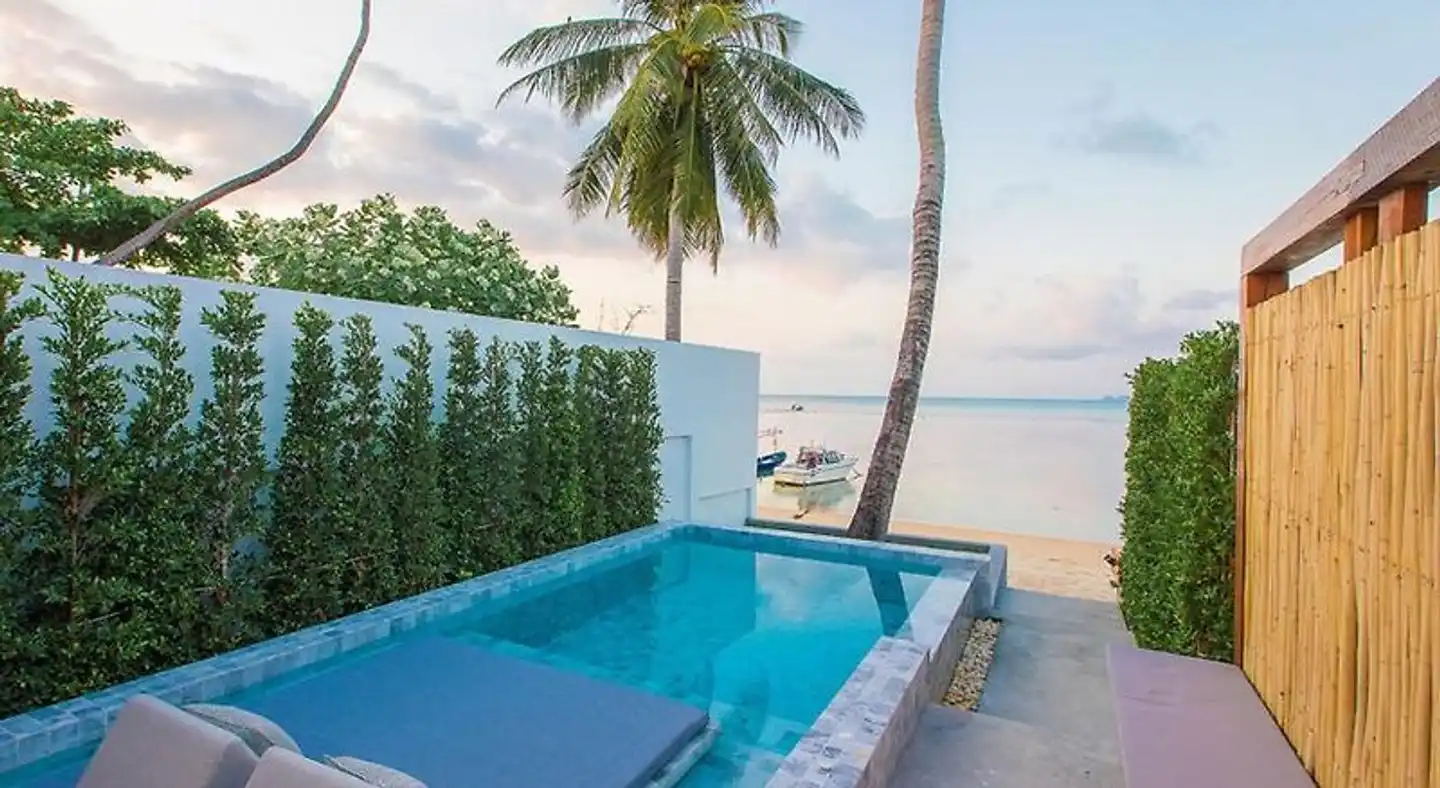 White Whale Beachfront Poolvilla Pool