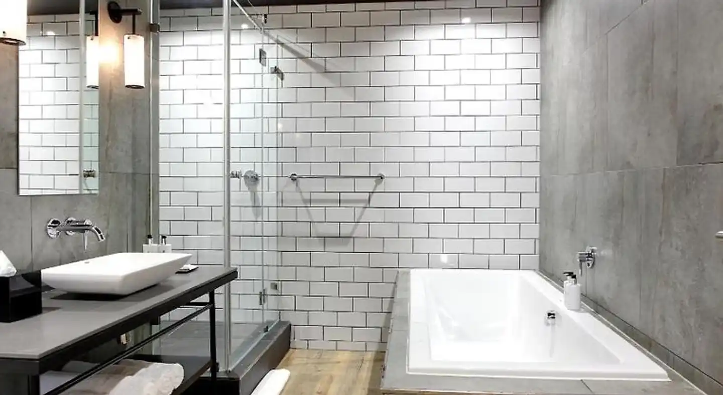 Century City Hotel Badezimmer