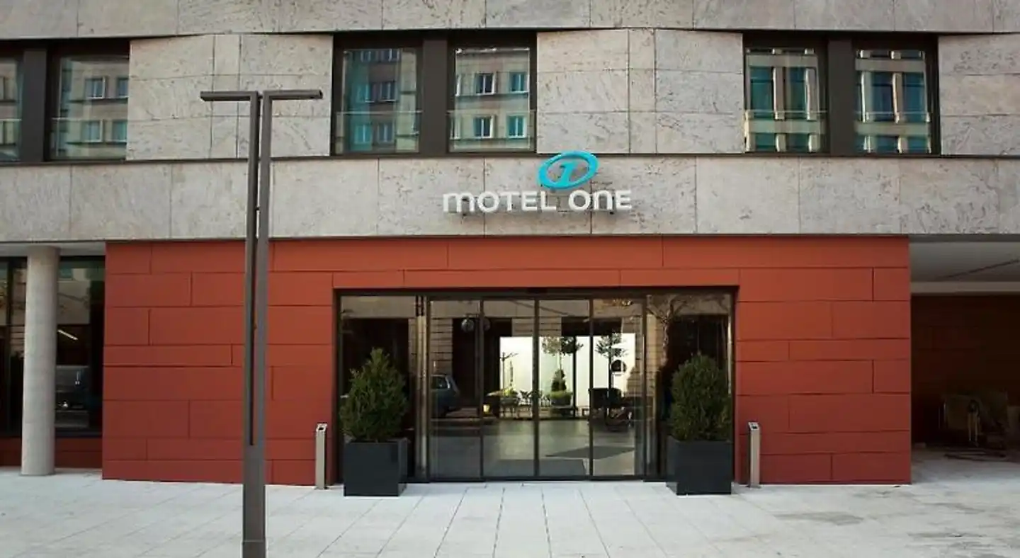 Motel One Stuttgart - Mitte Aussenansicht