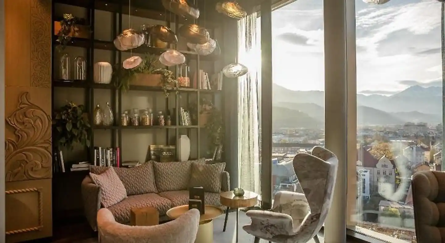 Motel One Innsbruck Lobby