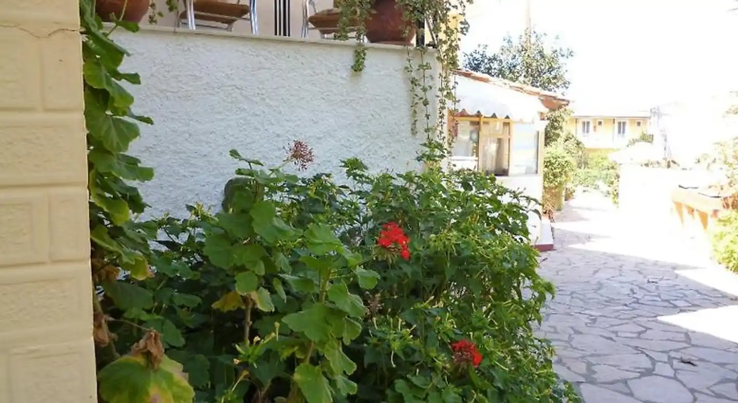 Kostas Apartments Aussenansicht