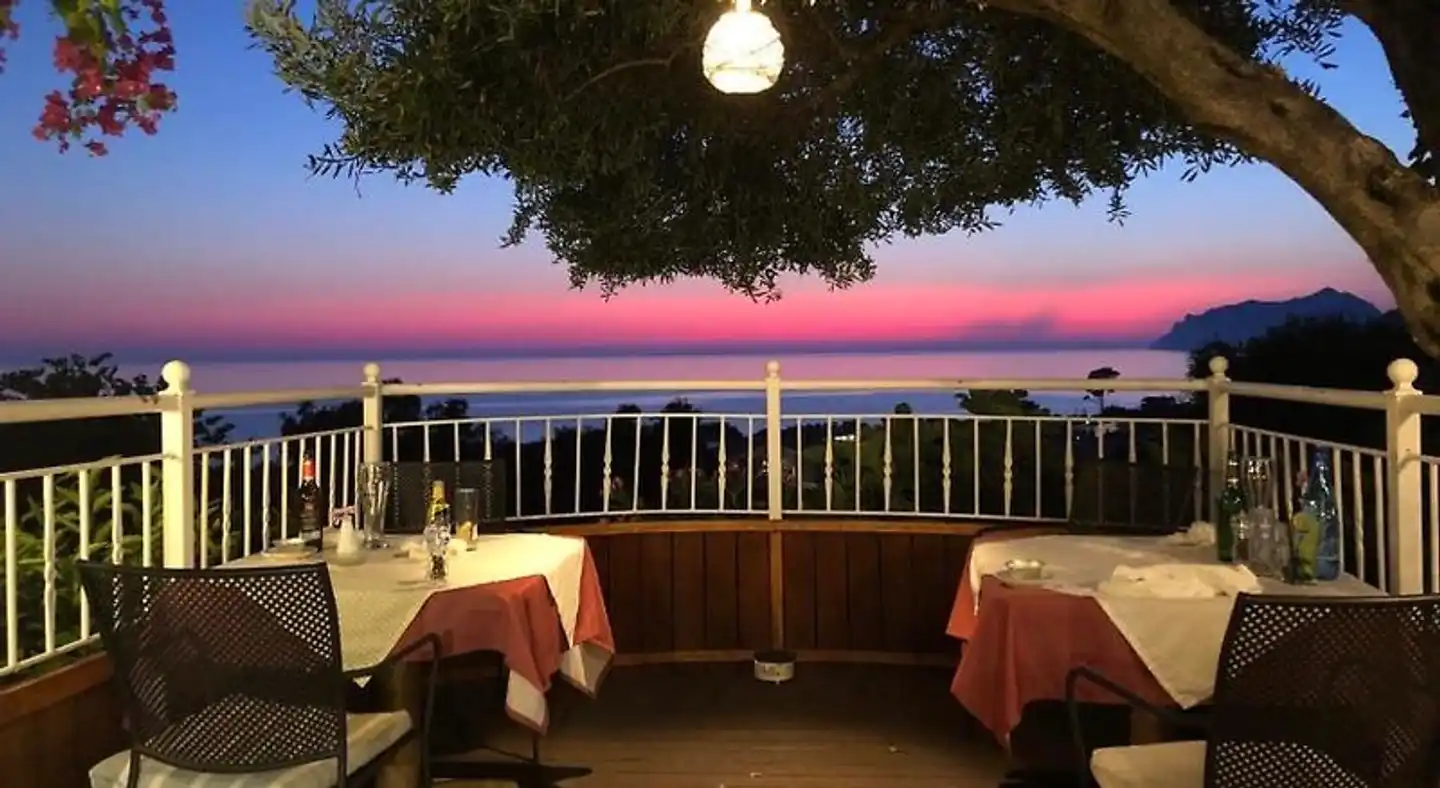 Steven's on the Hill Terrasse
