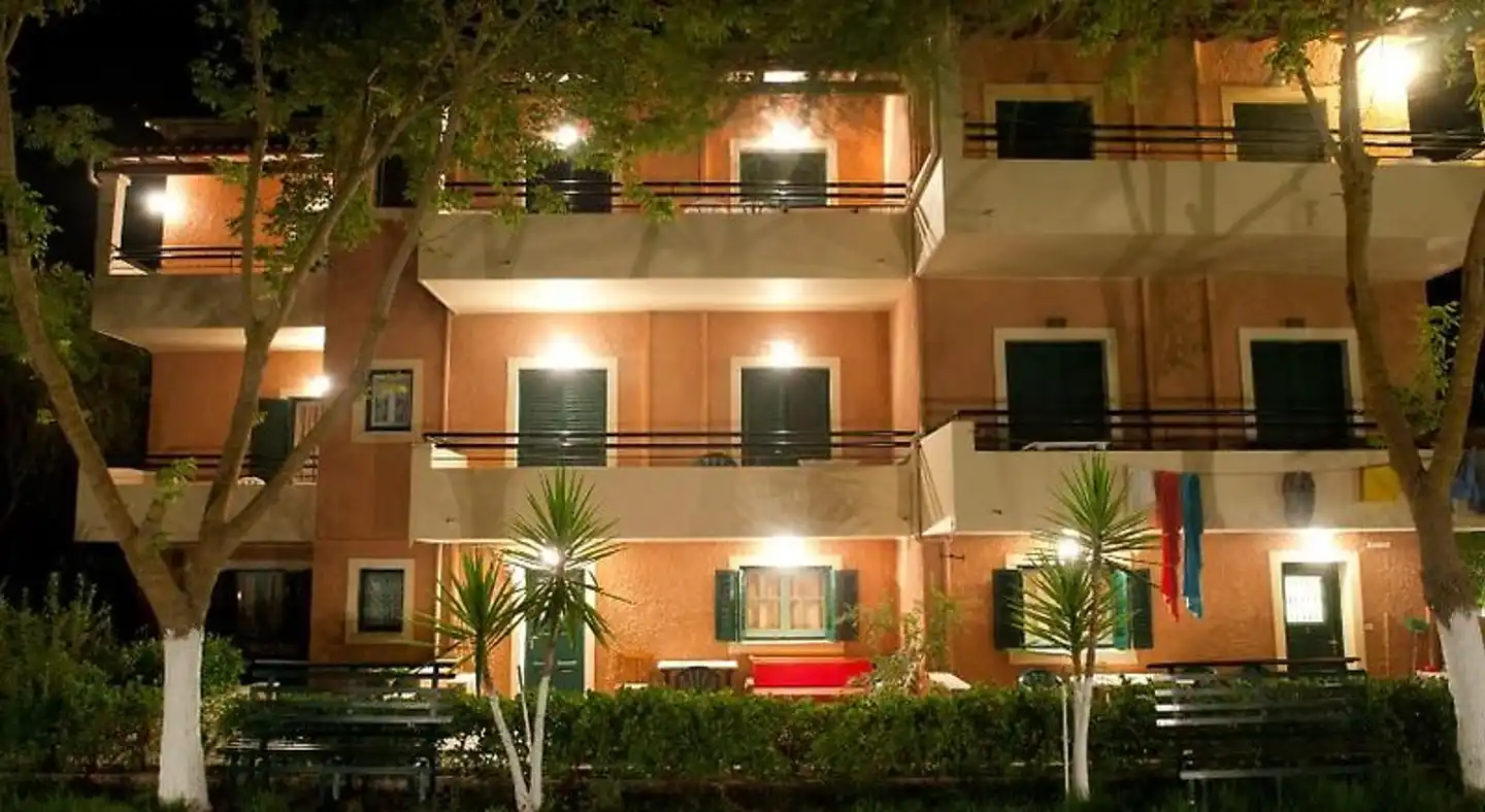 Helena Apartments & Villas Aussenansicht