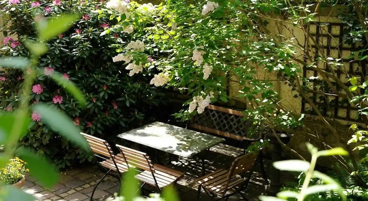 Splendid-Dollmann im Lehel Garten