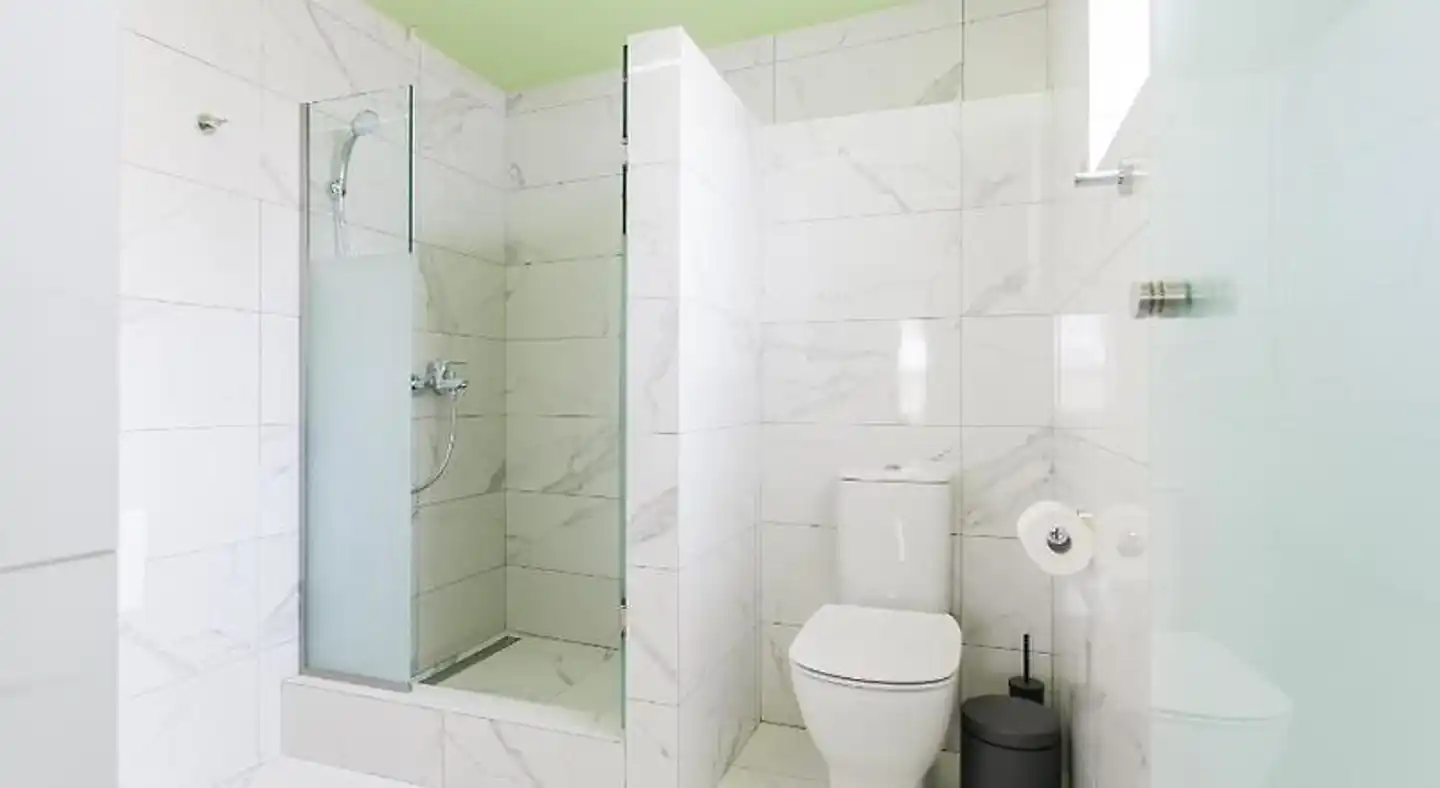 Greece U Around Athens Thissio Suites Badezimmer