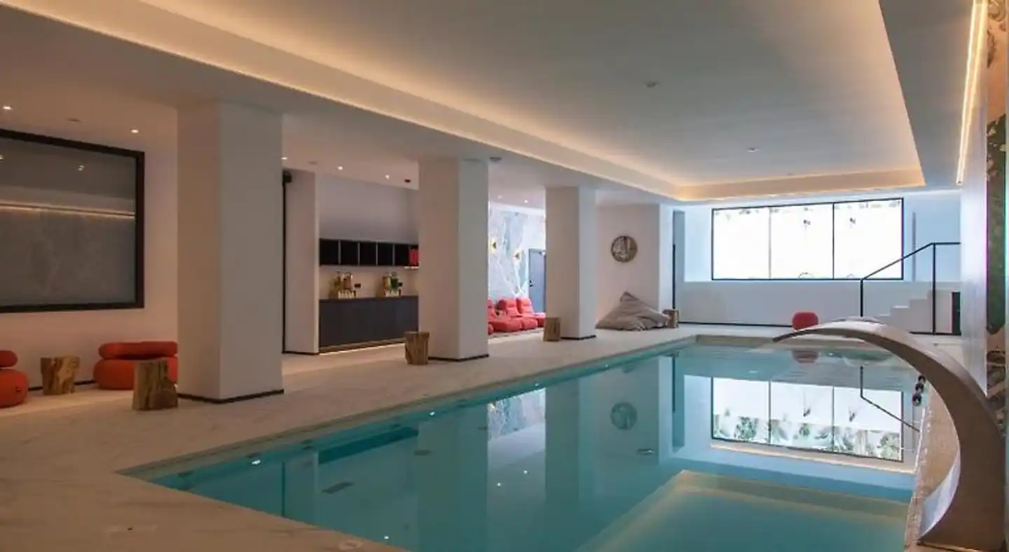 Stic Urban & Spa Hallenbad