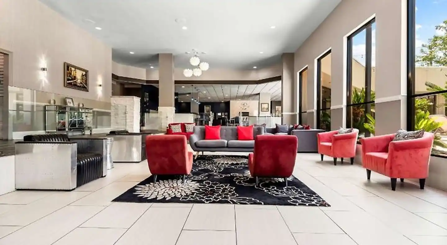 Magnolia Bluffs Casino Hotel, BW Premier Collection Lobby