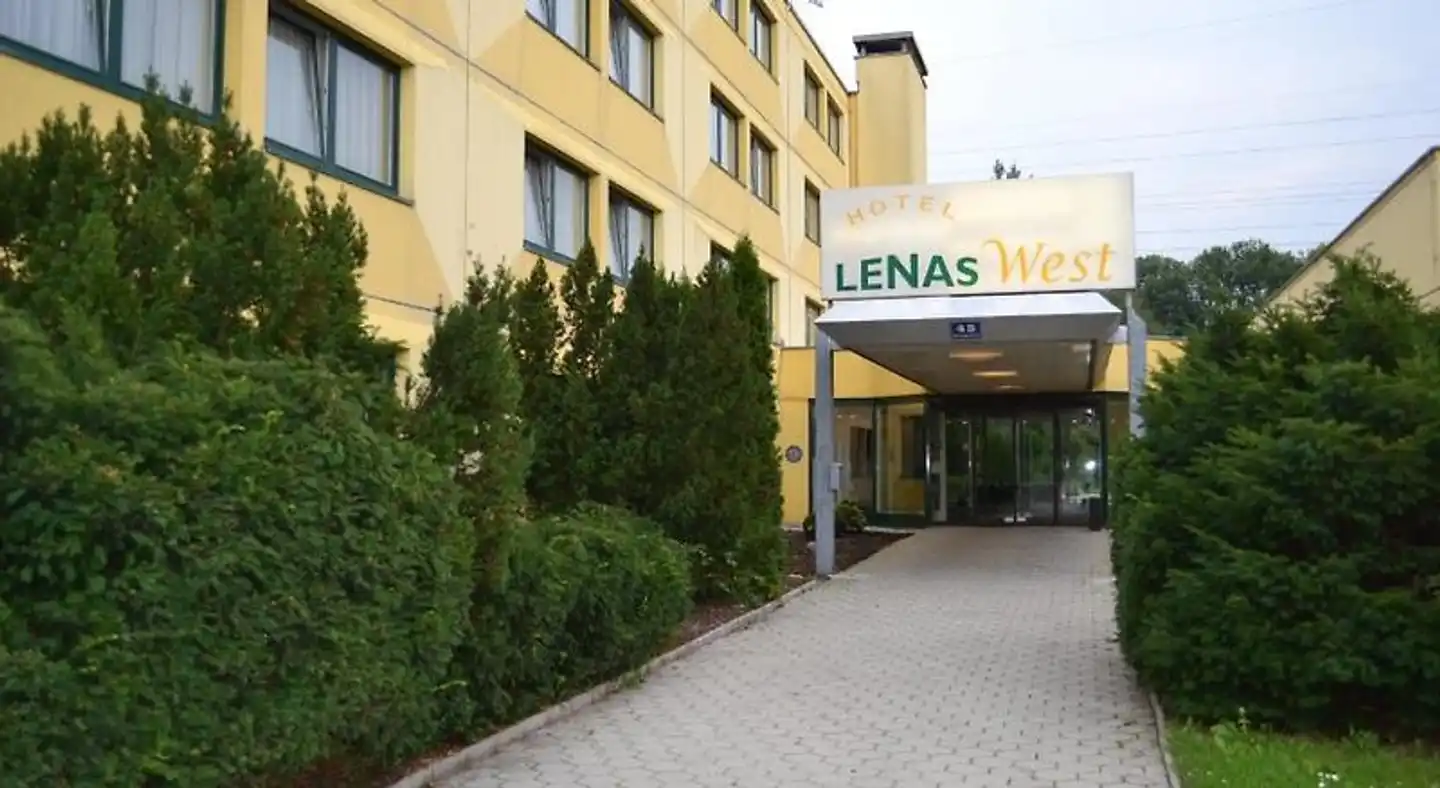 Lenas West Hotel Aussenansicht