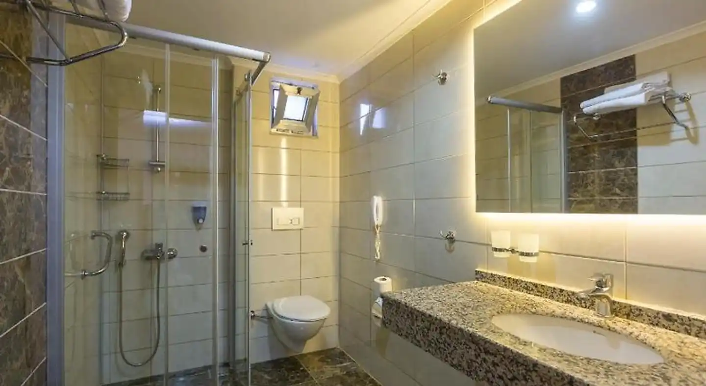 Lonicera City Hotel Badezimmer