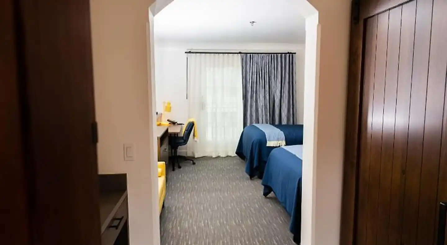Days Inn Santa Barbara Wohnbeispiel