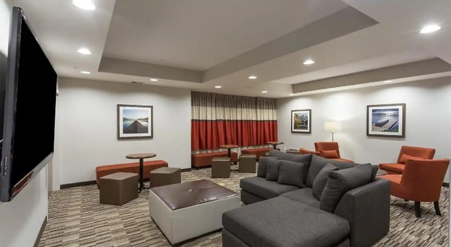 Microtel Inn & Suites by Wyndham Fort St John Lobby