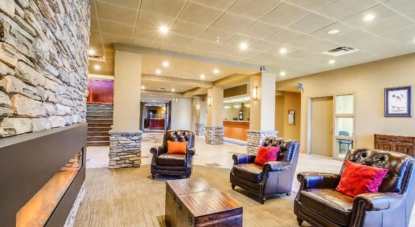 Quality Hotel & Conference Centre Sawridge Lobby