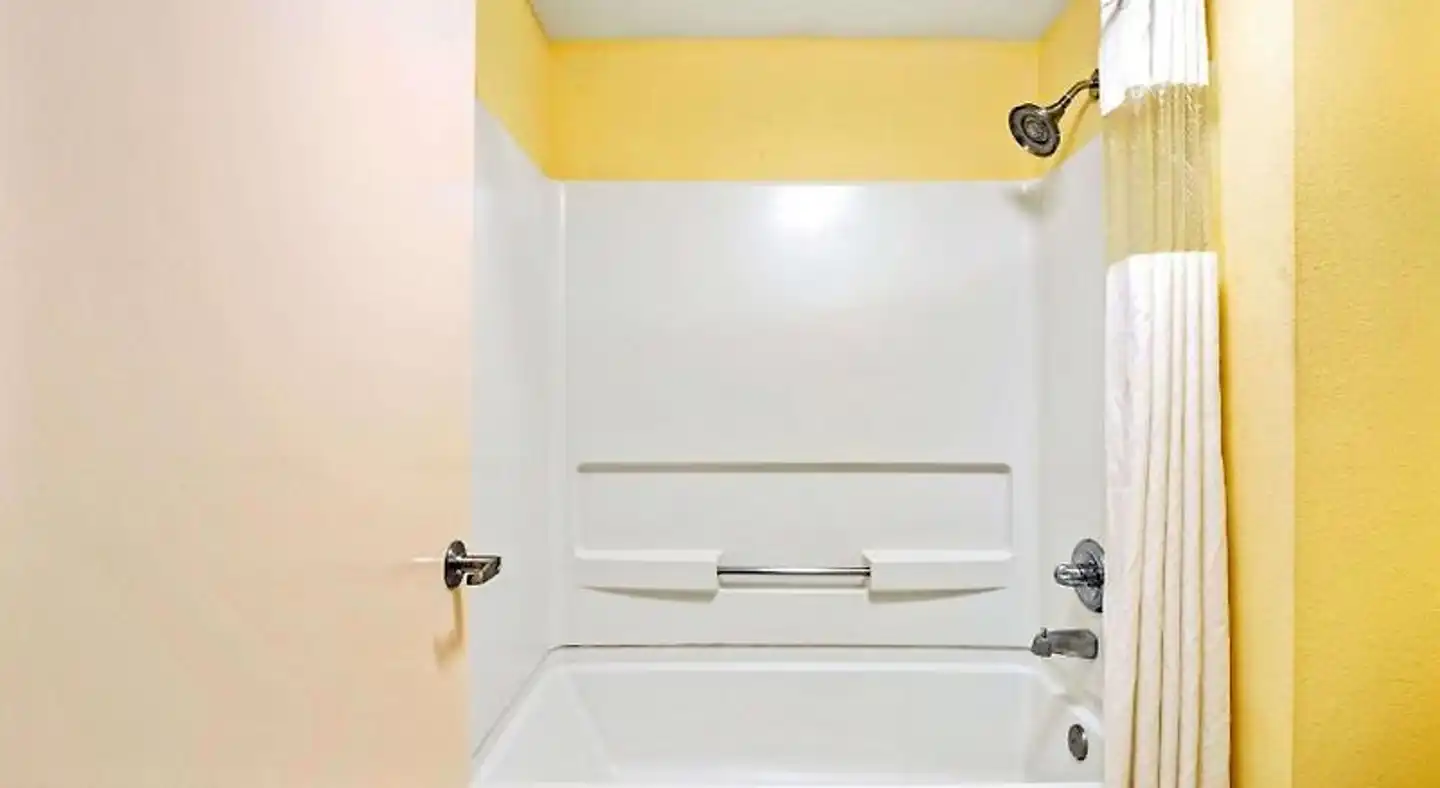 Days Inn - Covington Badezimmer