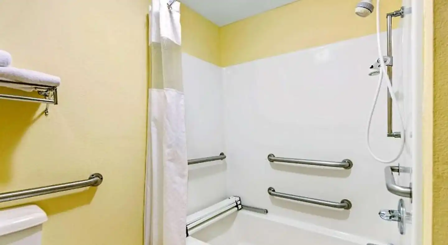 Days Inn - Covington Badezimmer