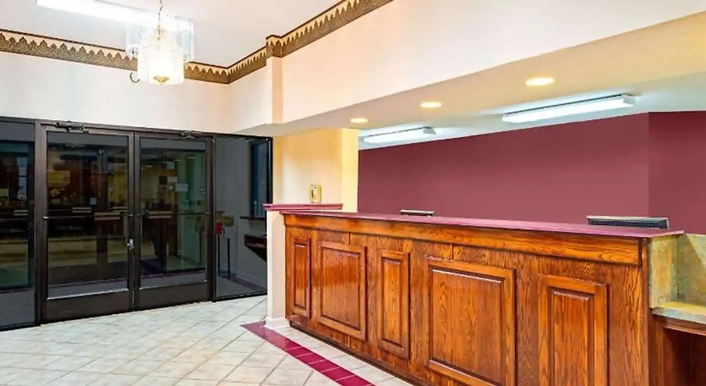 Days Inn - Covington Lobby