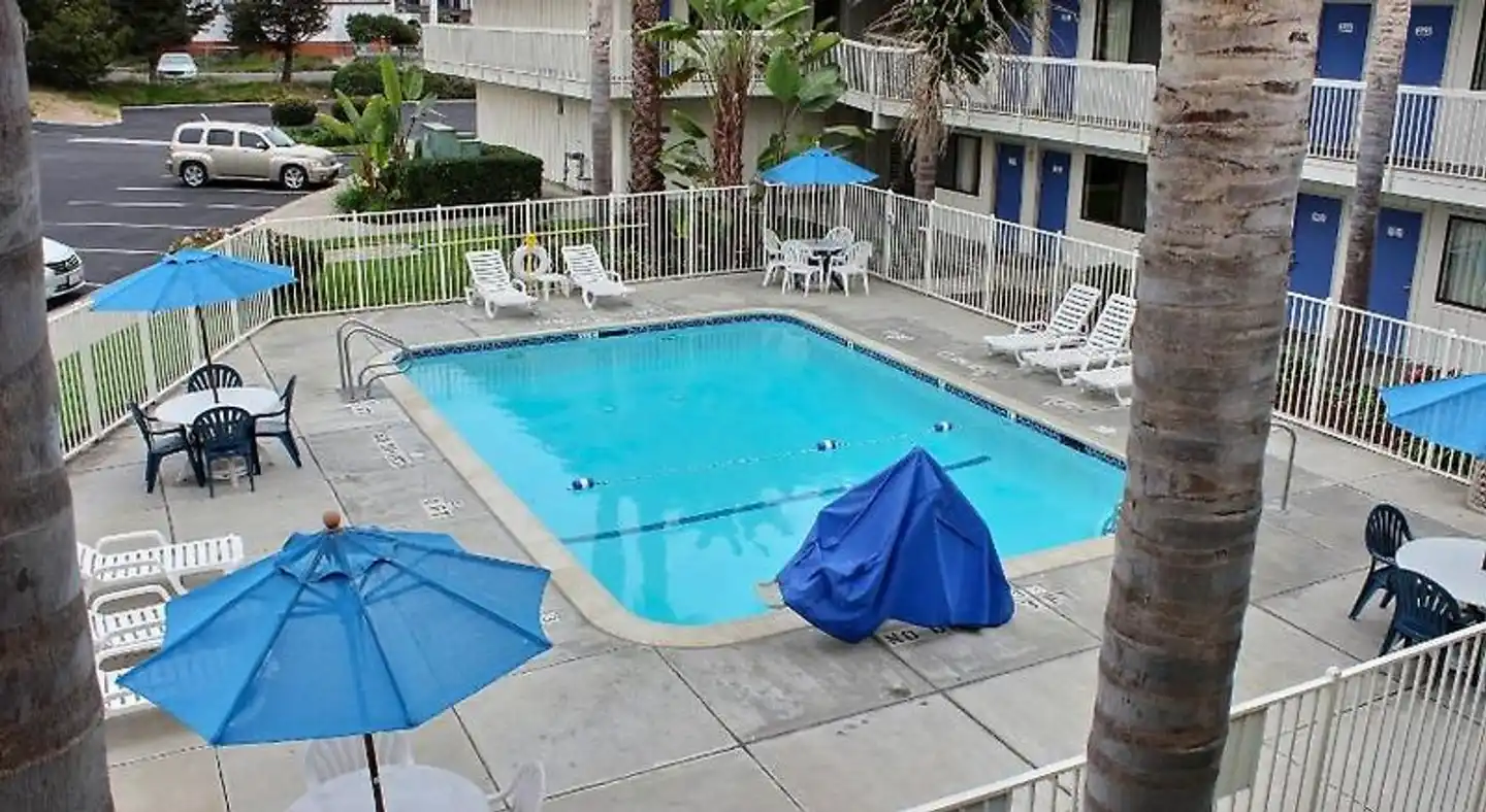 Hotel Motel 6 Pismo Beach, CA Pool