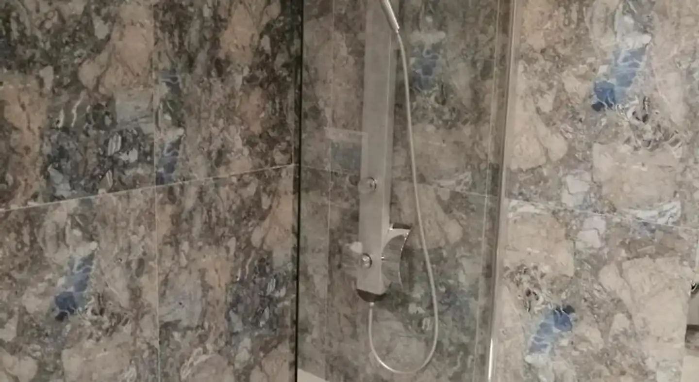24K Athena Suites Badezimmer