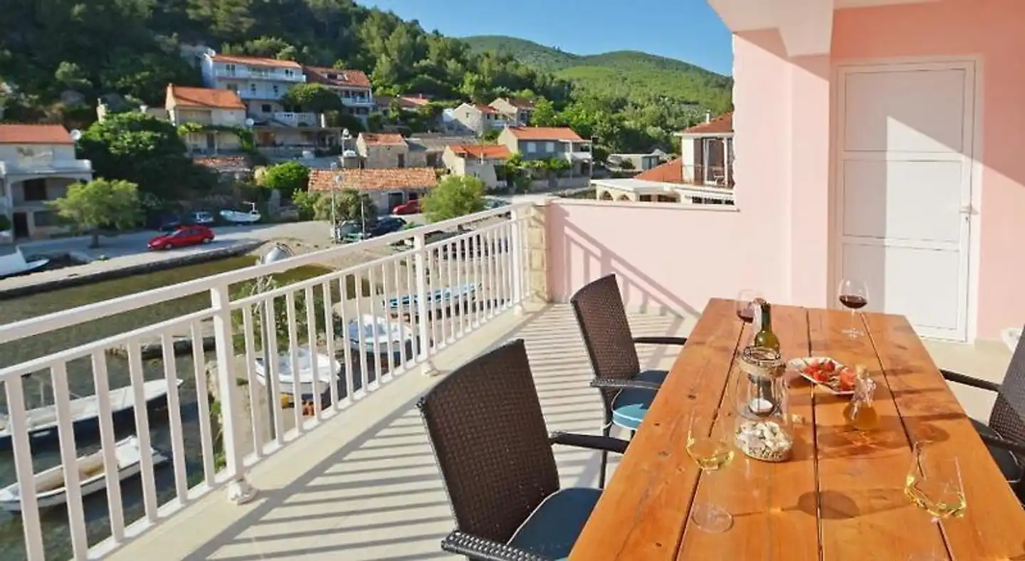 Apartments Jakov Terrasse