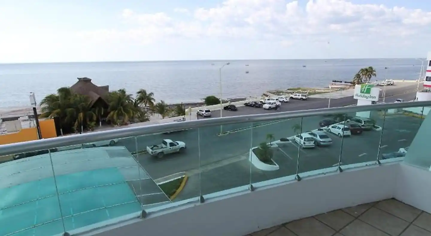 Holiday Inn Campeche Pool
