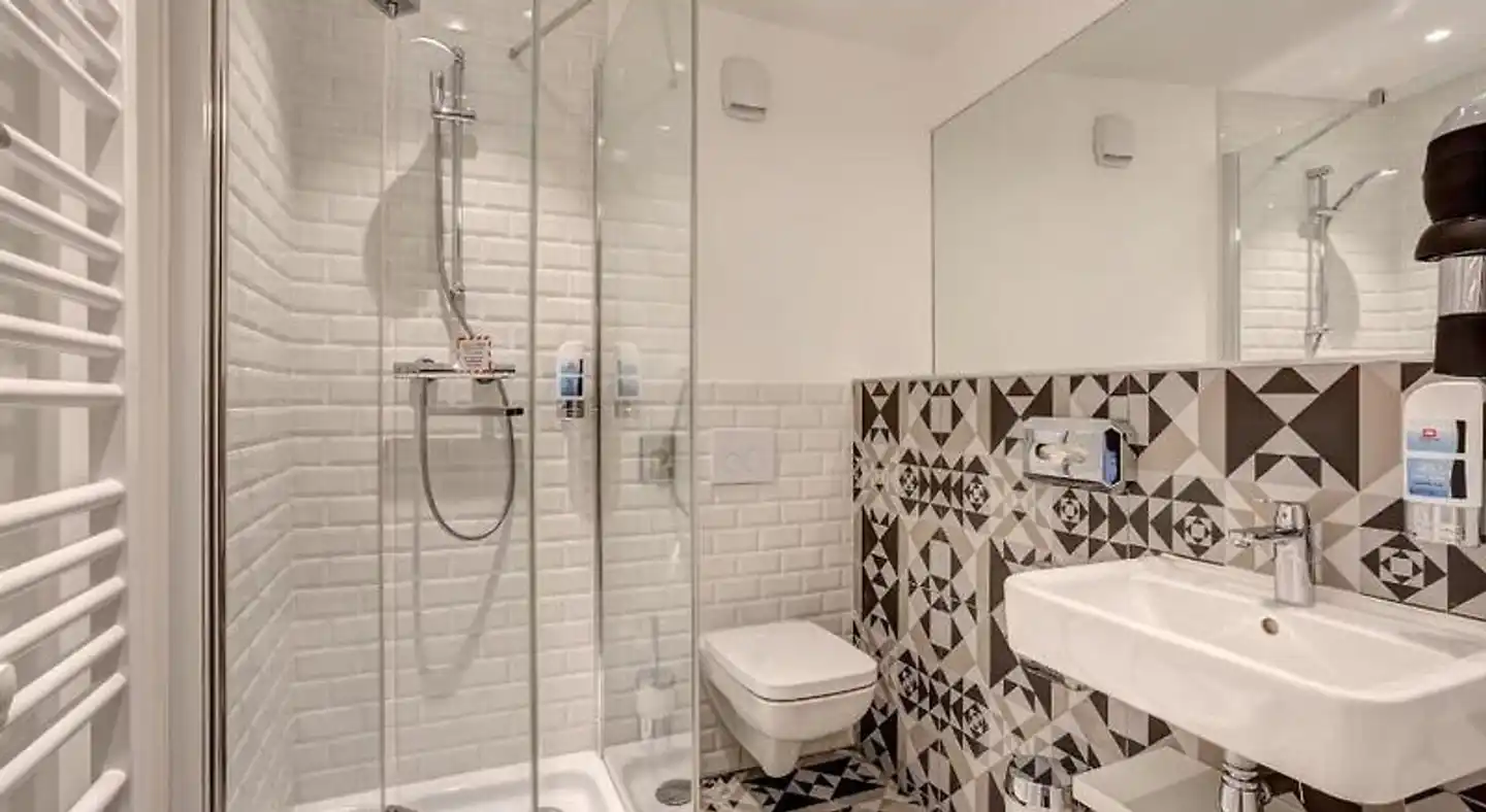 MEININGER Hotel Paris Porte de Vincennes Badezimmer