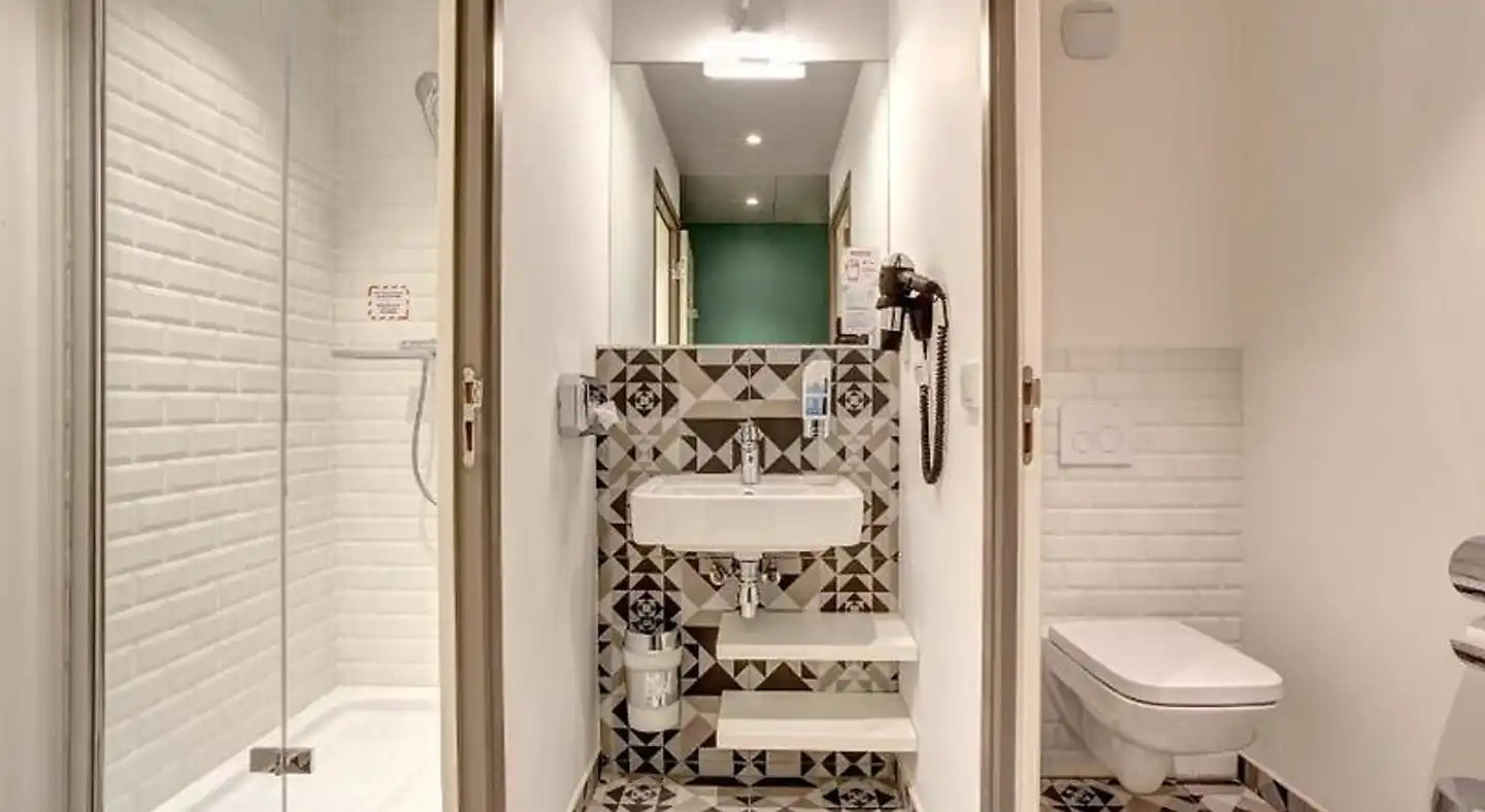 MEININGER Hotel Paris Porte de Vincennes Badezimmer