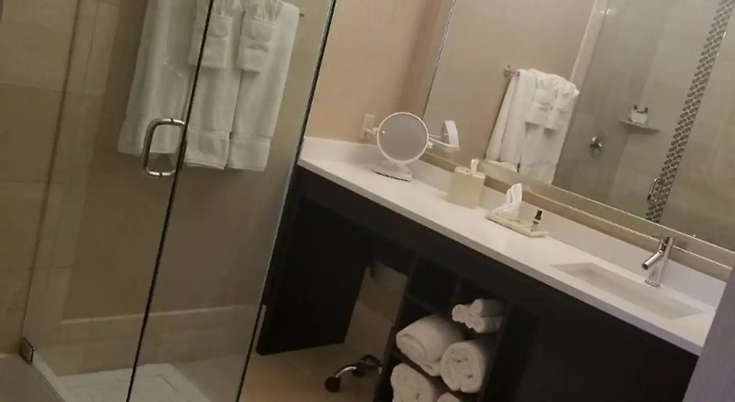 Hawthorn Extended Stay by Wyndham West Palm Beach Badezimmer