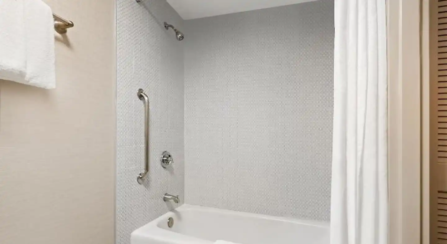 Super 8 by Wyndham Dallas Love Field Airport Badezimmer