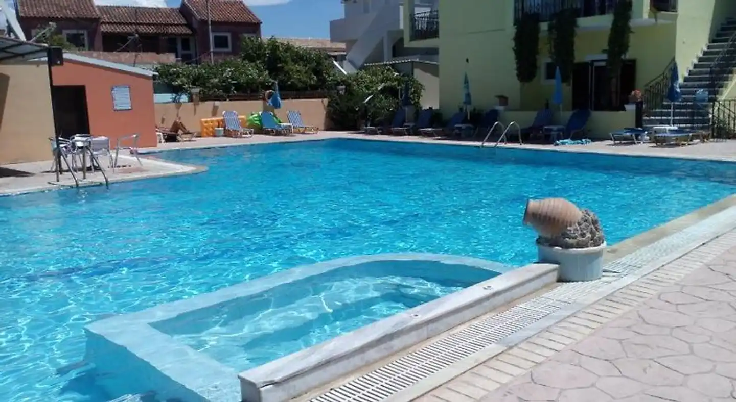 Amadeus Hawaii Studios & Apartments Pool