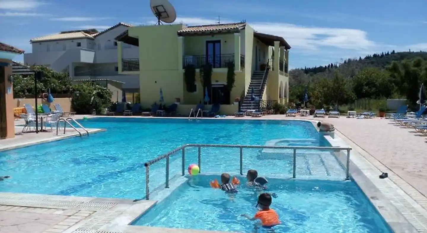 Amadeus Hawaii Studios & Apartments Pool