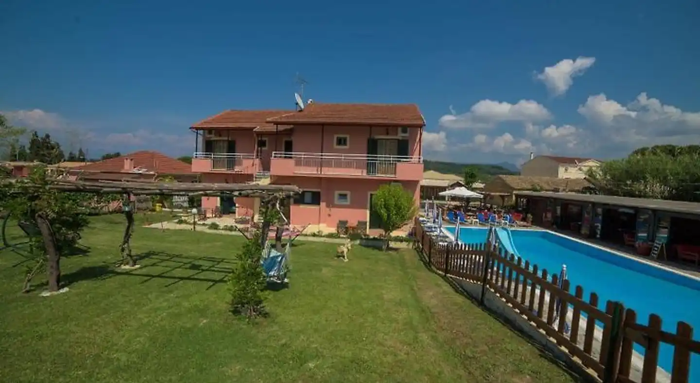 Othonas Apartments Garten