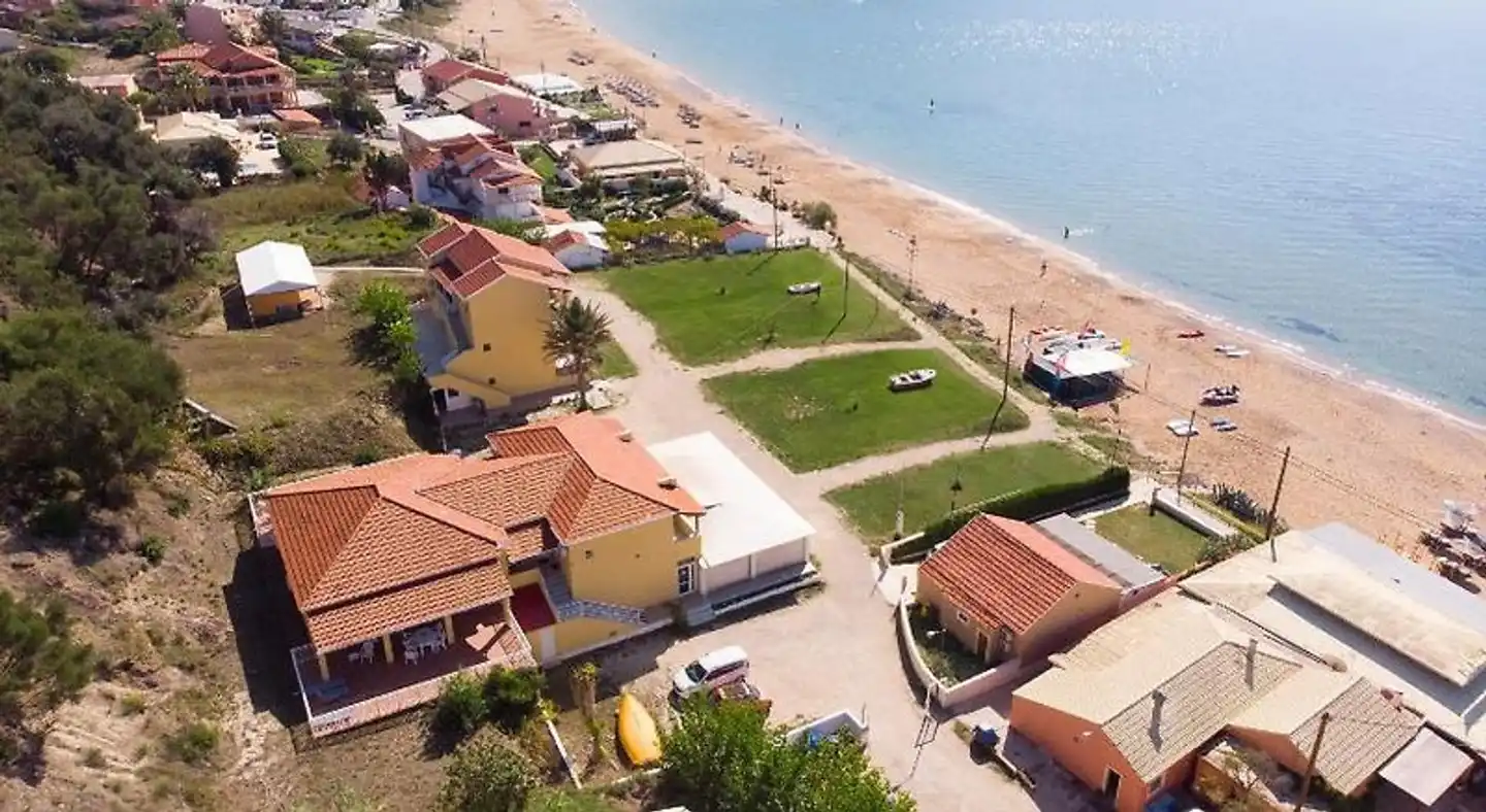 House Elias & Vasili Strand