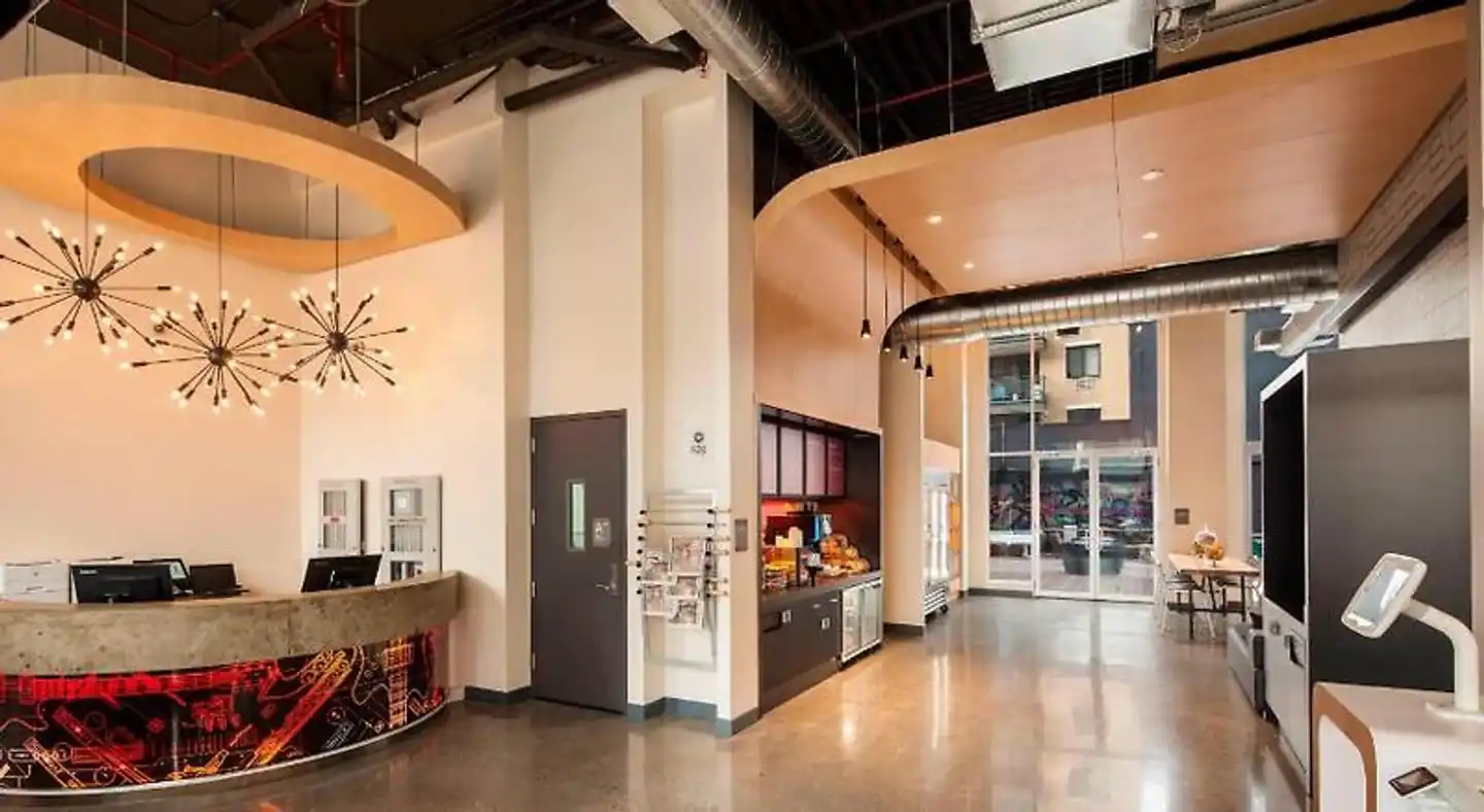 Aloft Long Island City-Manhattan View Lobby