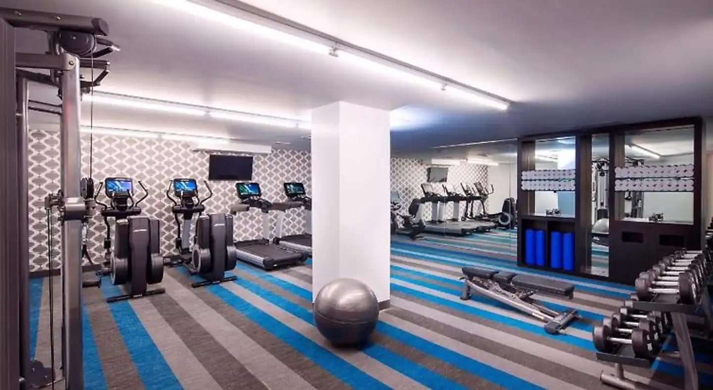 Aloft Long Island City-Manhattan View Sport und Entertainment