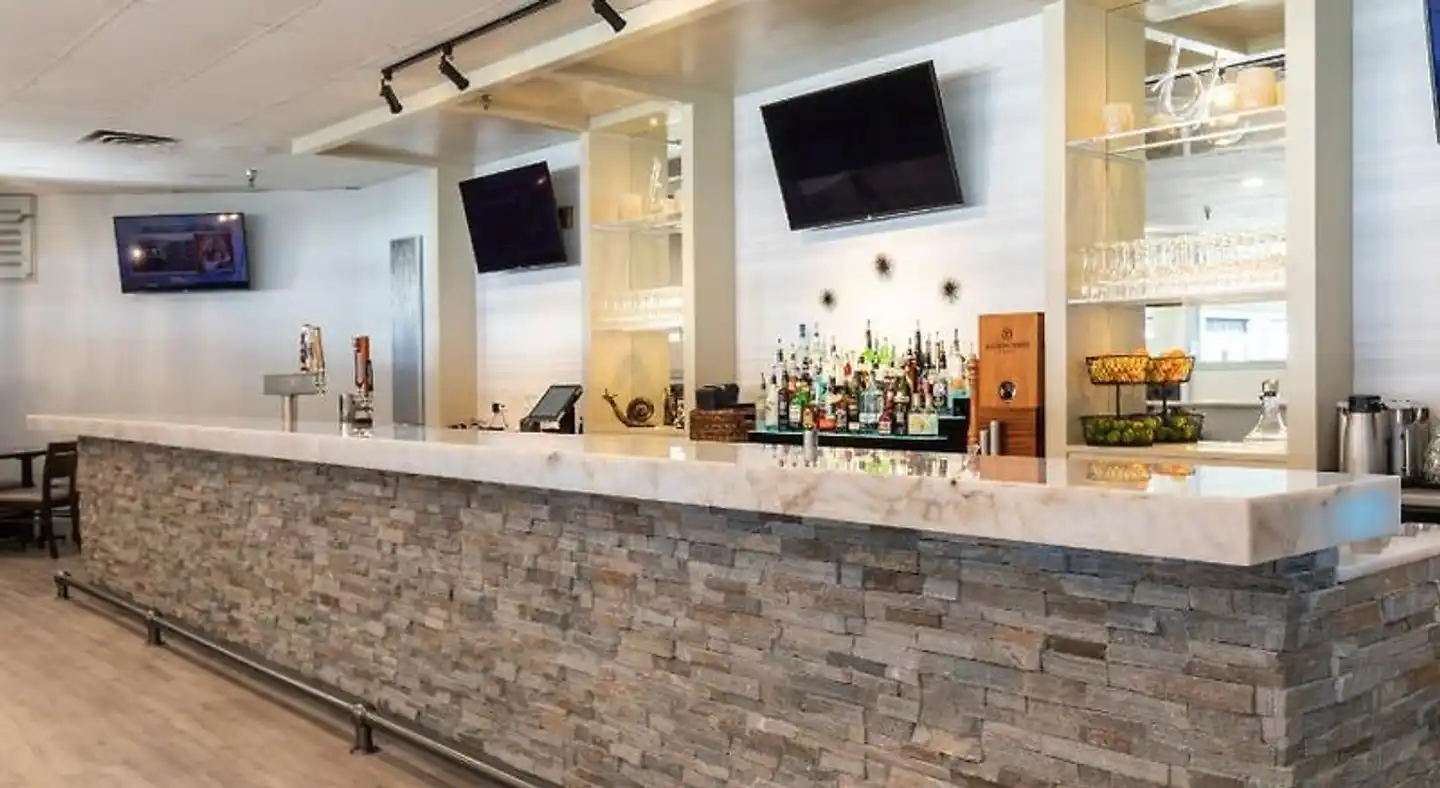 Bayside Oceanfront Resort Bar