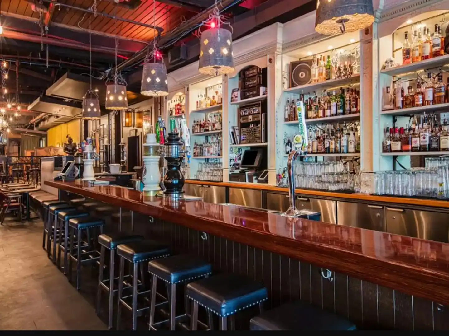 Quality Inn & Suites Downtown Vancouver Bar