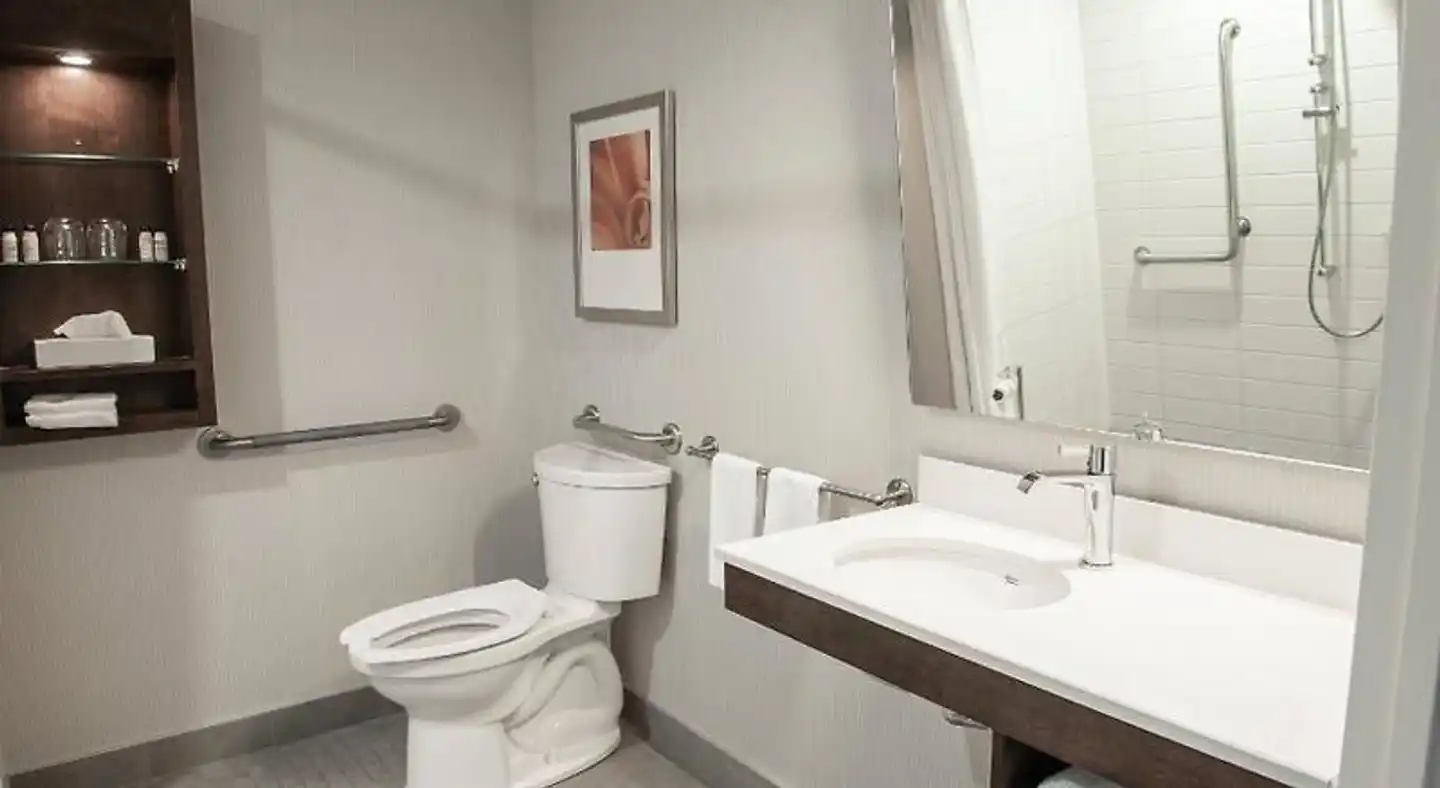 Delta Hotels by Marriott Saguenay Conference Centre Badezimmer