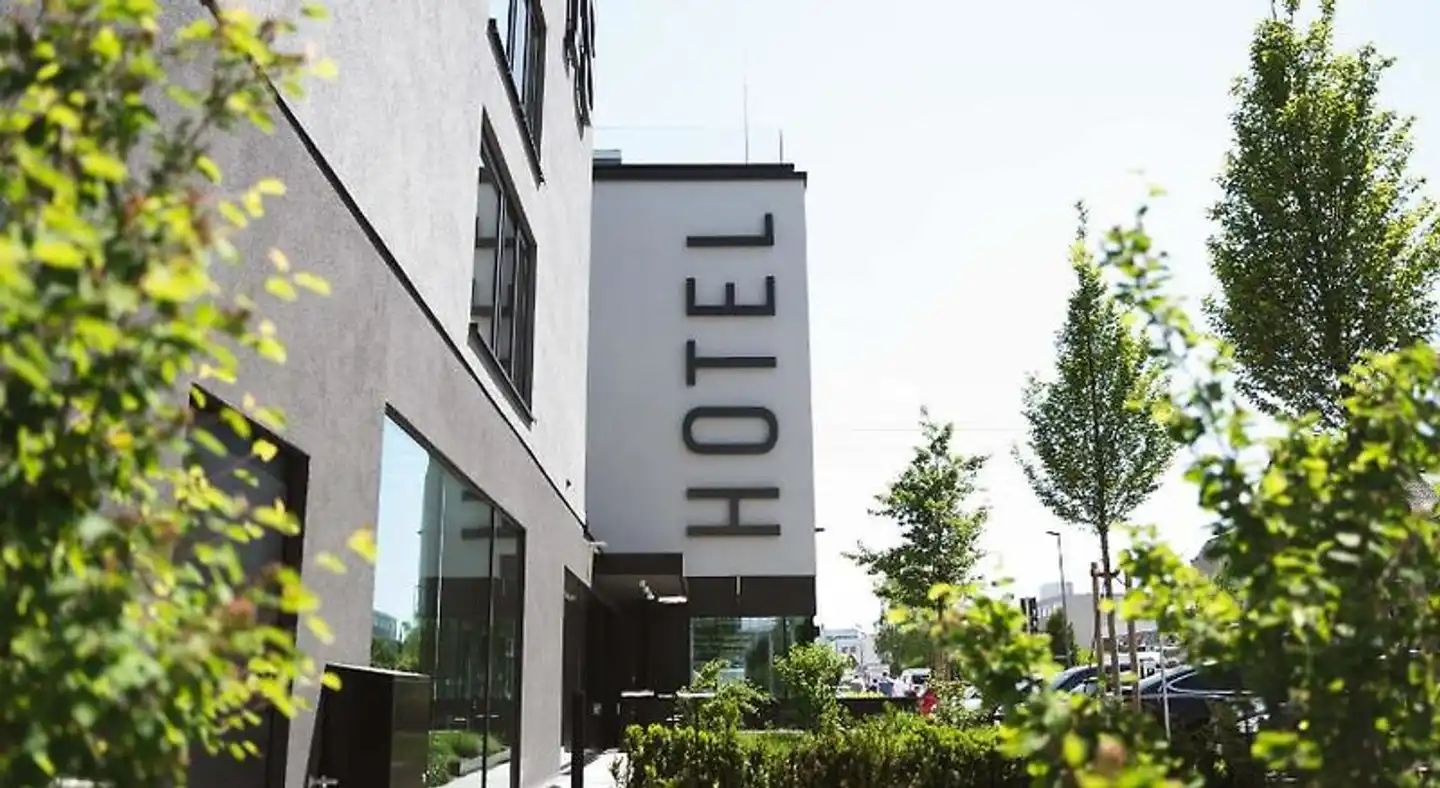 GREFIS Hotel Aussenansicht