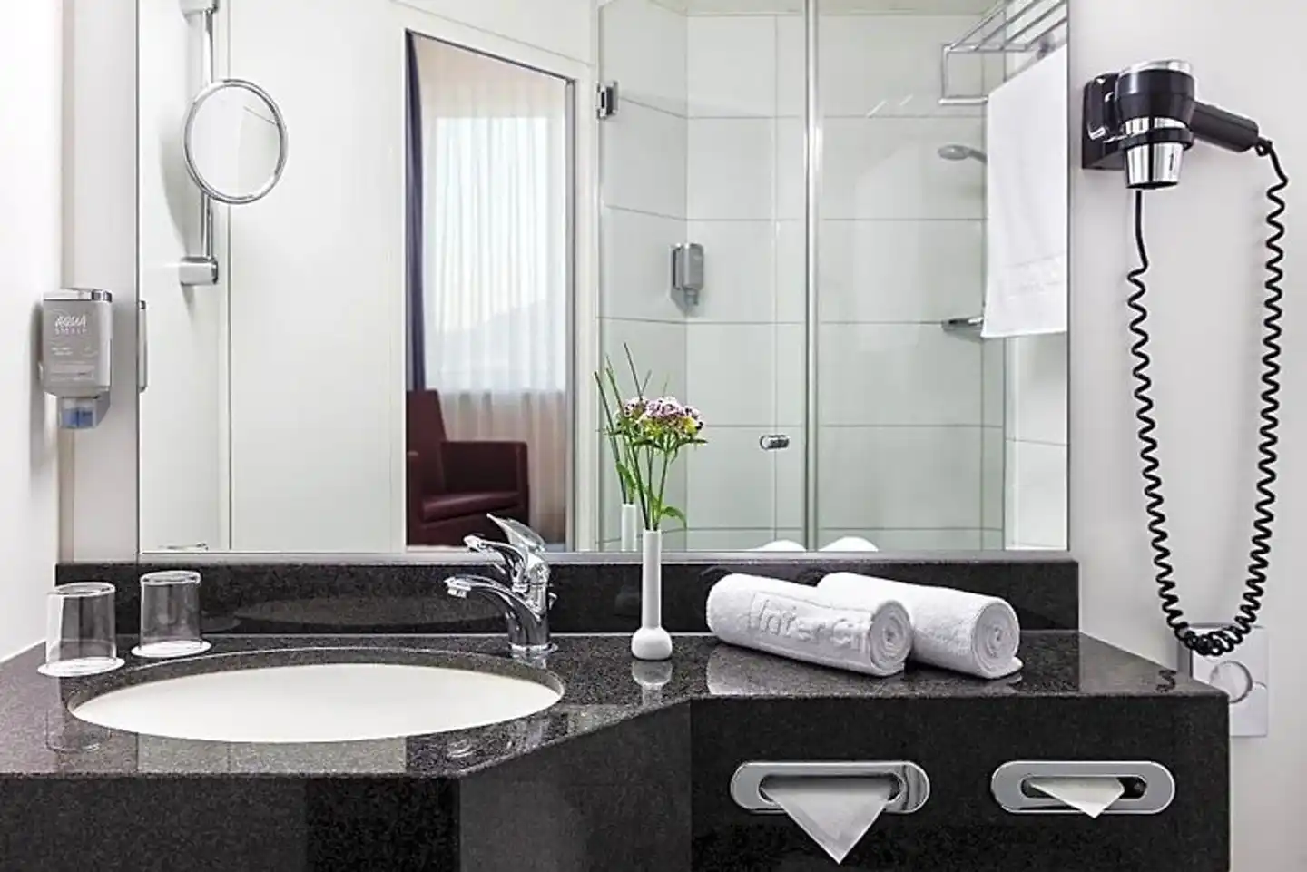 InterCityHotel Augsburg Badezimmer