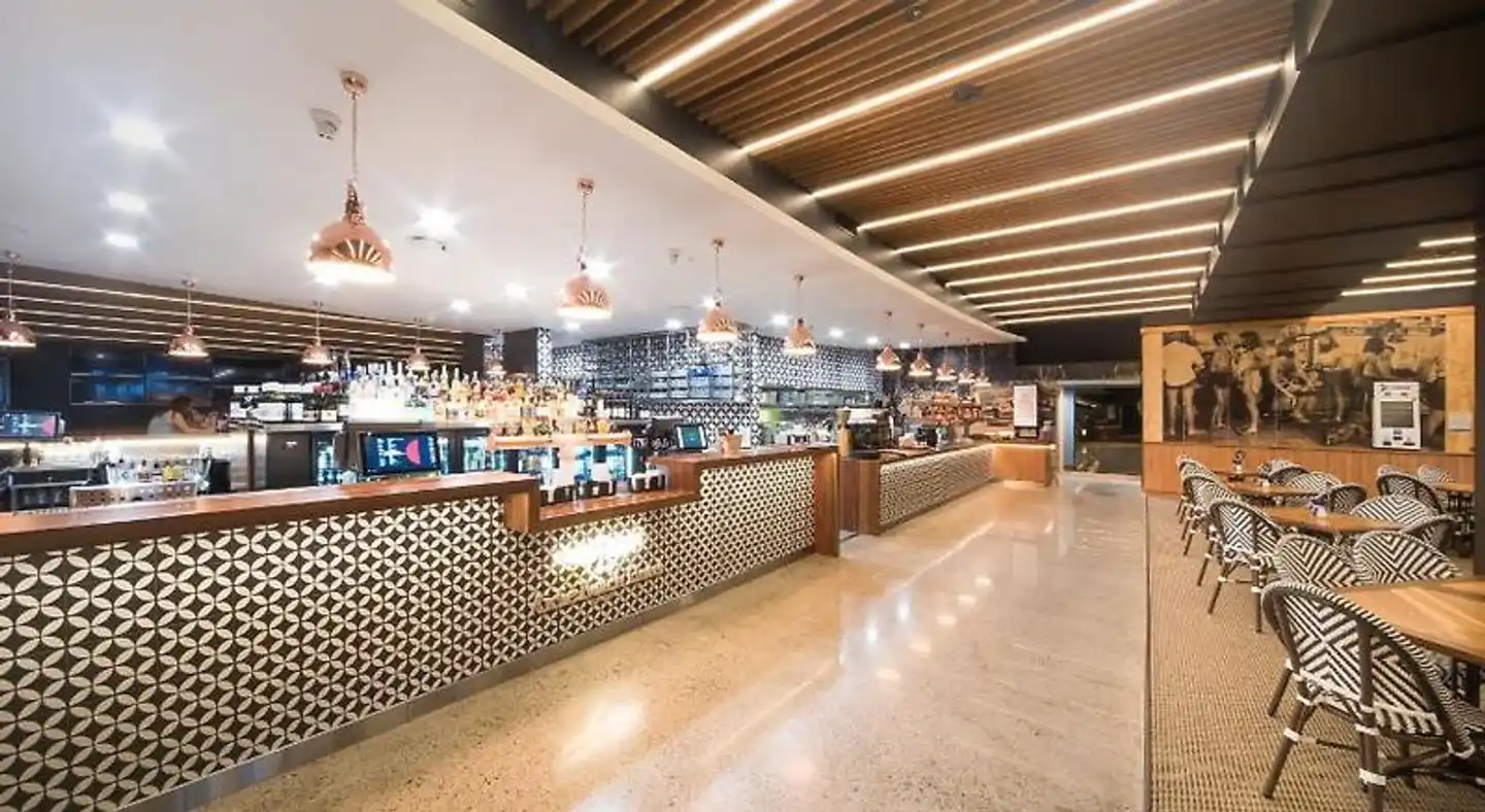 Airlie Beach Hotel Bar