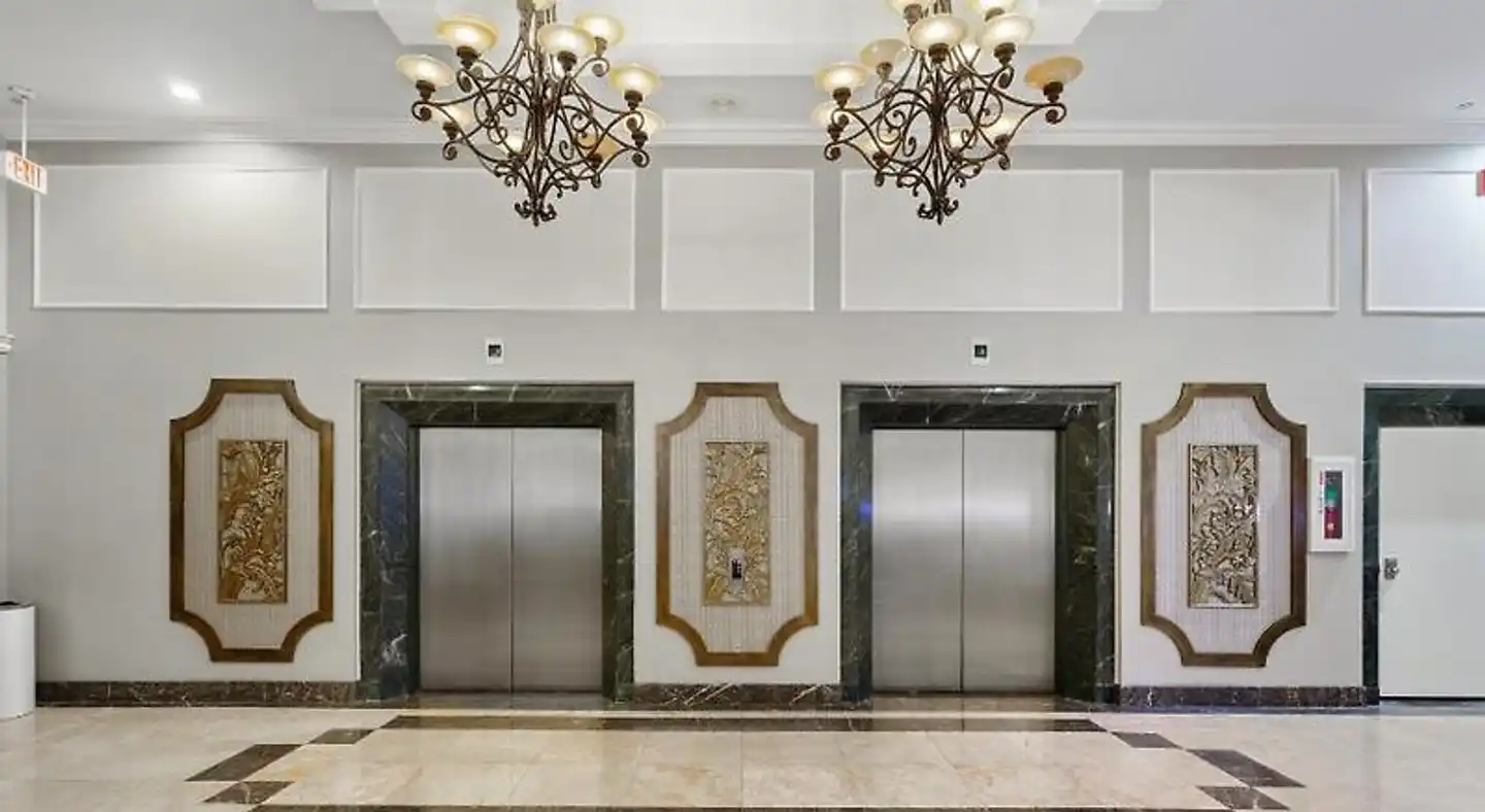 Wyndham Garden Baronne Plaza Lobby