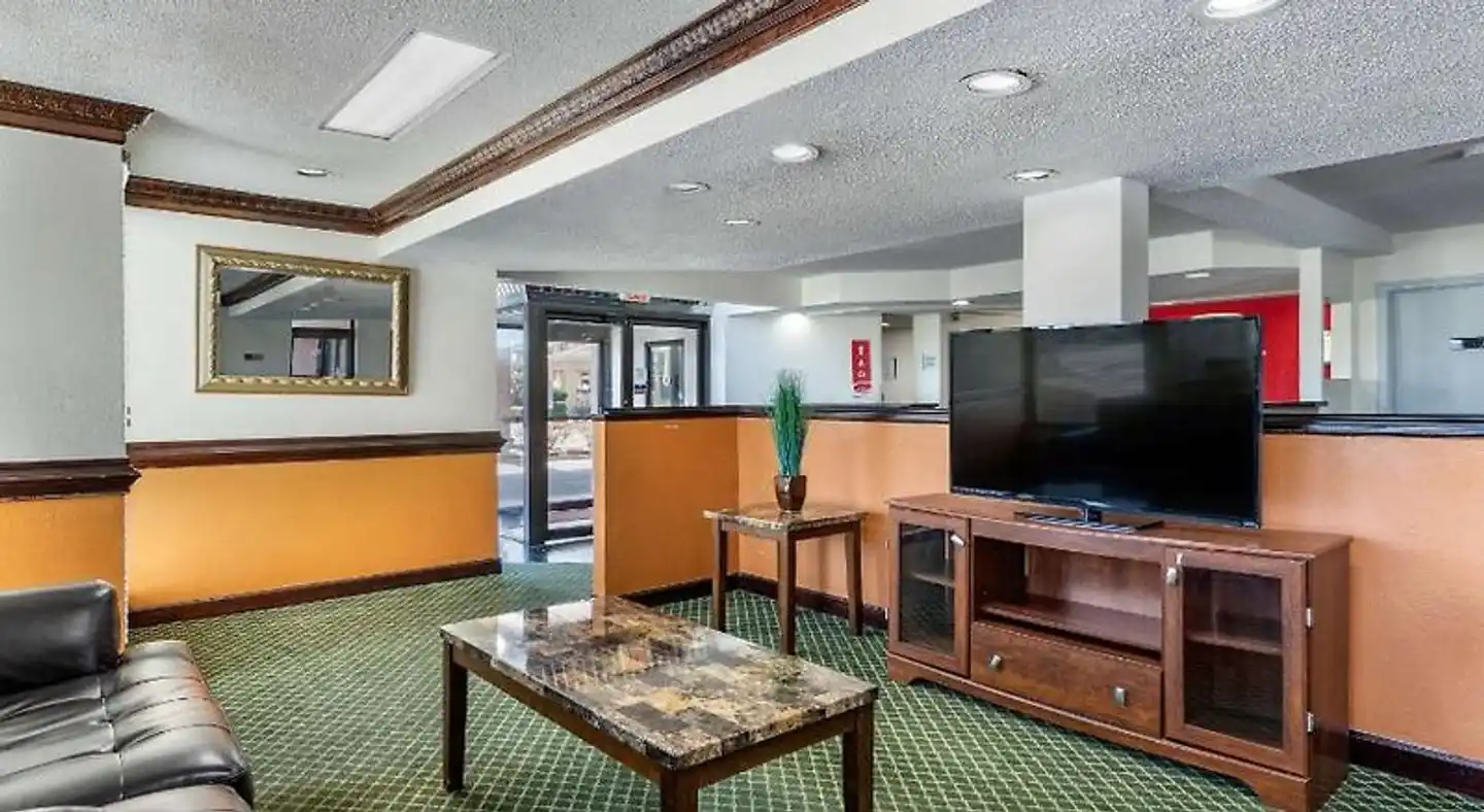 Econo Lodge Lobby