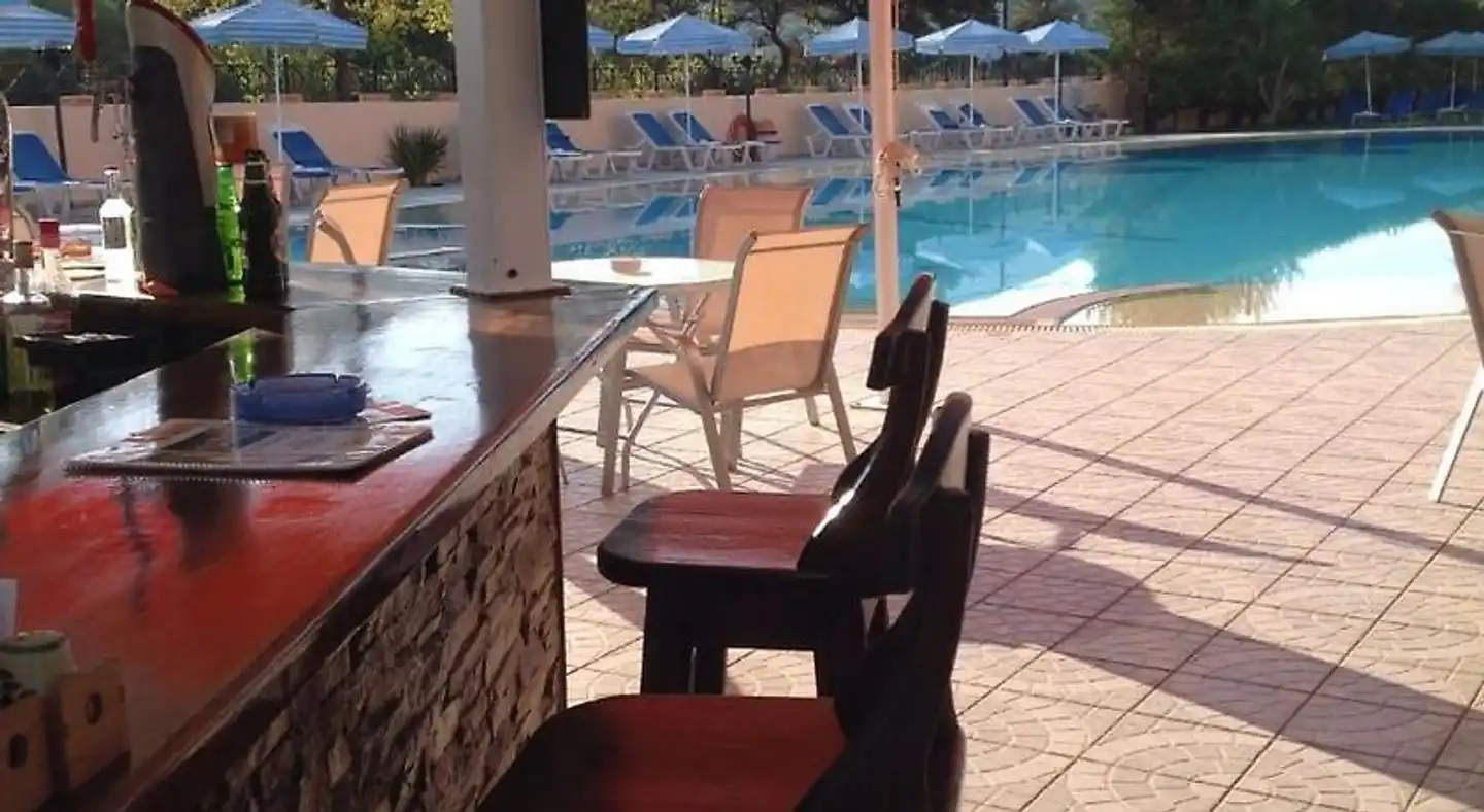 Ninos On The Beach Hotel Terrasse