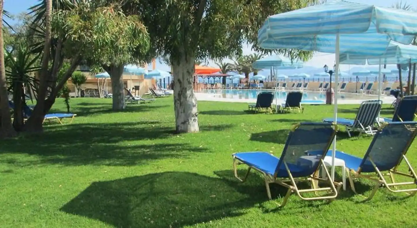 Ninos On The Beach Hotel Garten