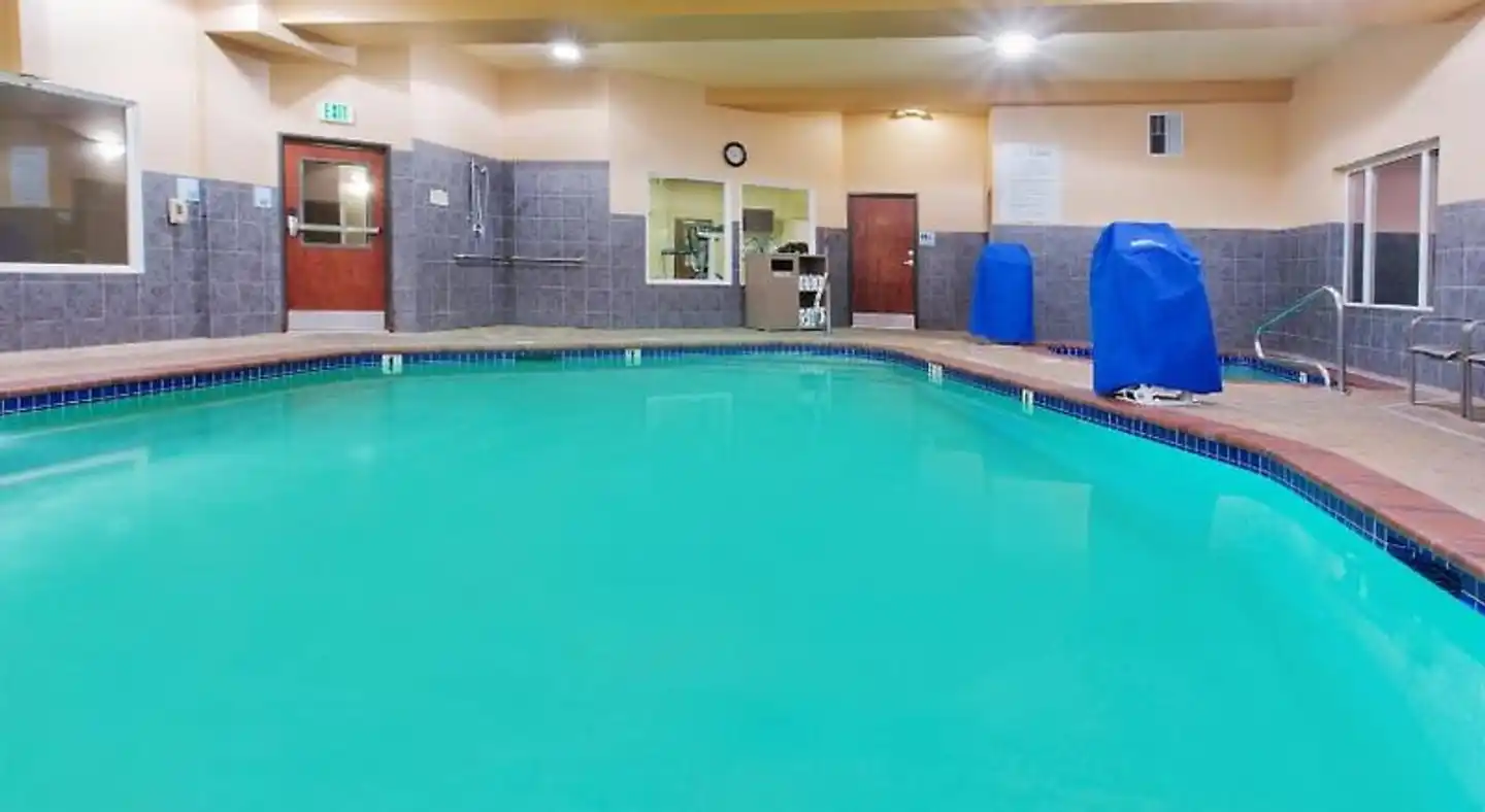 Holiday Inn Express & Suites Astoria Hallenbad